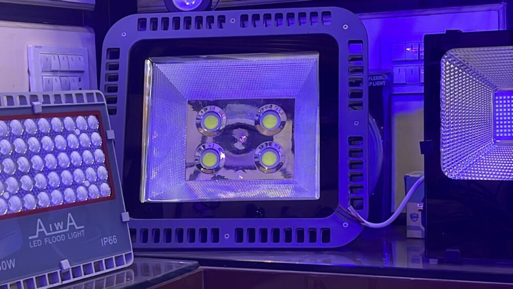 200 W FLOOD LIGHT